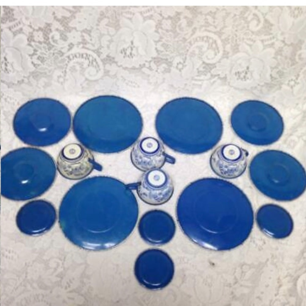 1950s, Ohio Art Blue Willow 21-pc Child’s Tin Tea Set