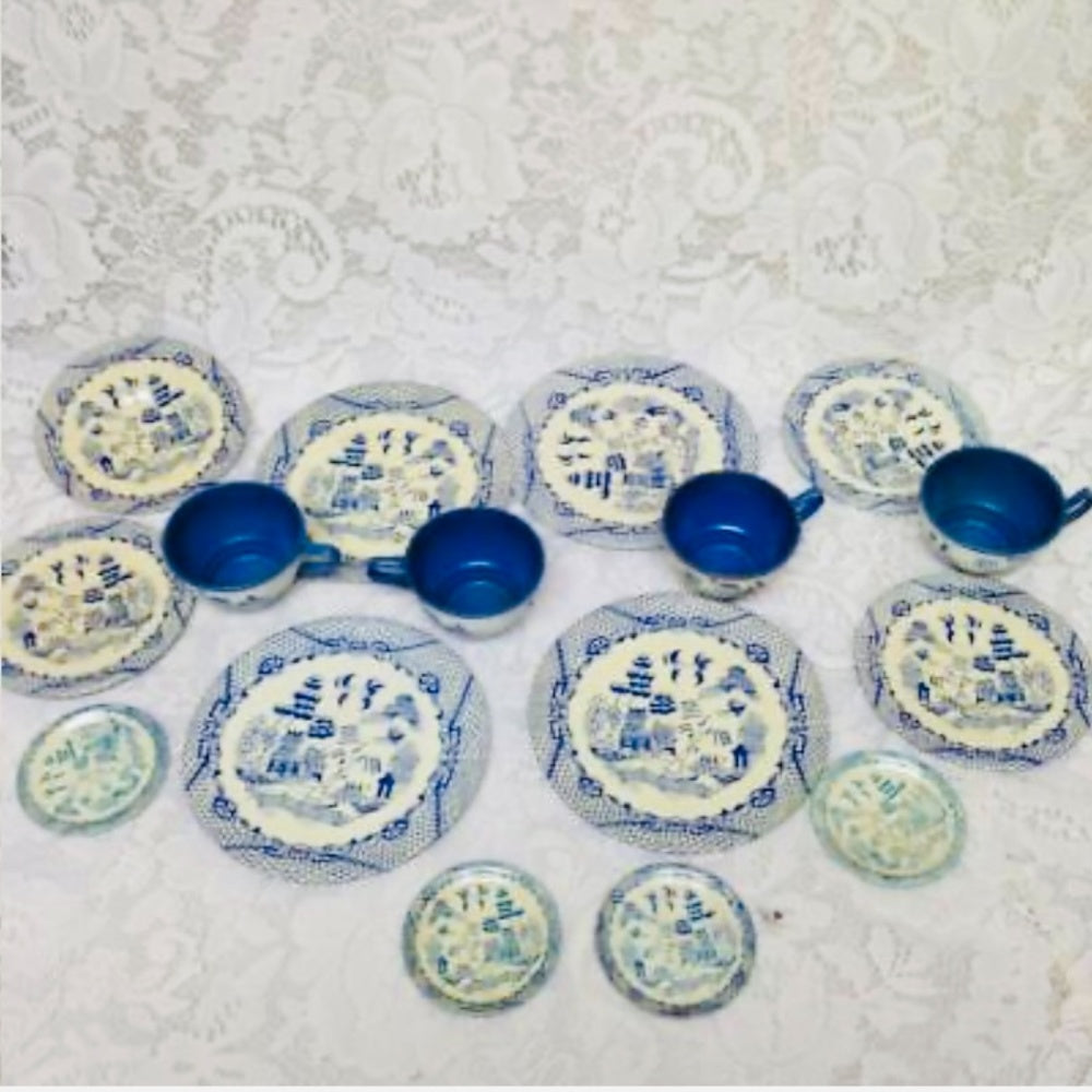 1950s, Ohio Art Blue Willow 21-pc Child’s Tin Tea Set