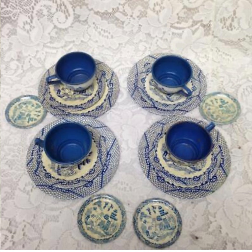 1950s, Ohio Art Blue Willow 21-pc Child’s Tin Tea Set