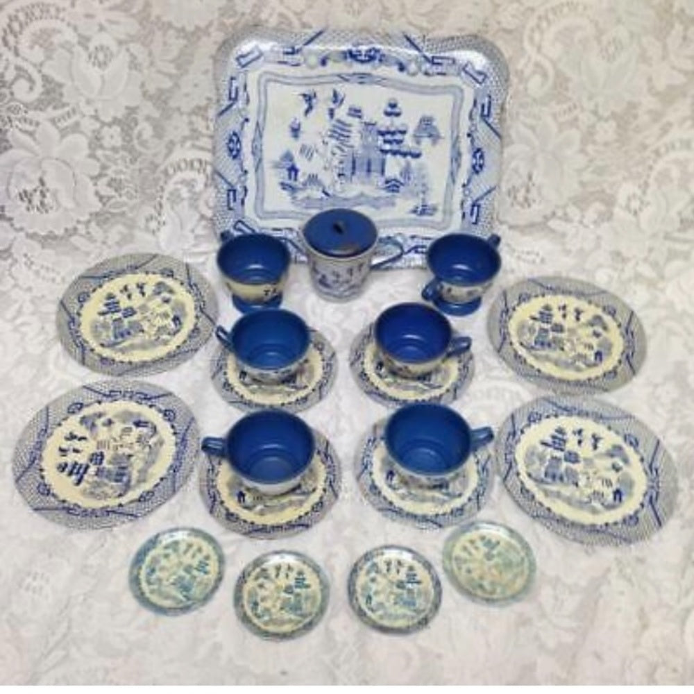 1950s, Ohio Art Blue Willow 21-pc Child’s Tin Tea Set