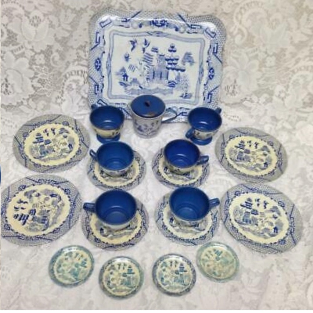 1950s, Ohio Art Blue Willow 21-pc Child’s Tin Tea Set