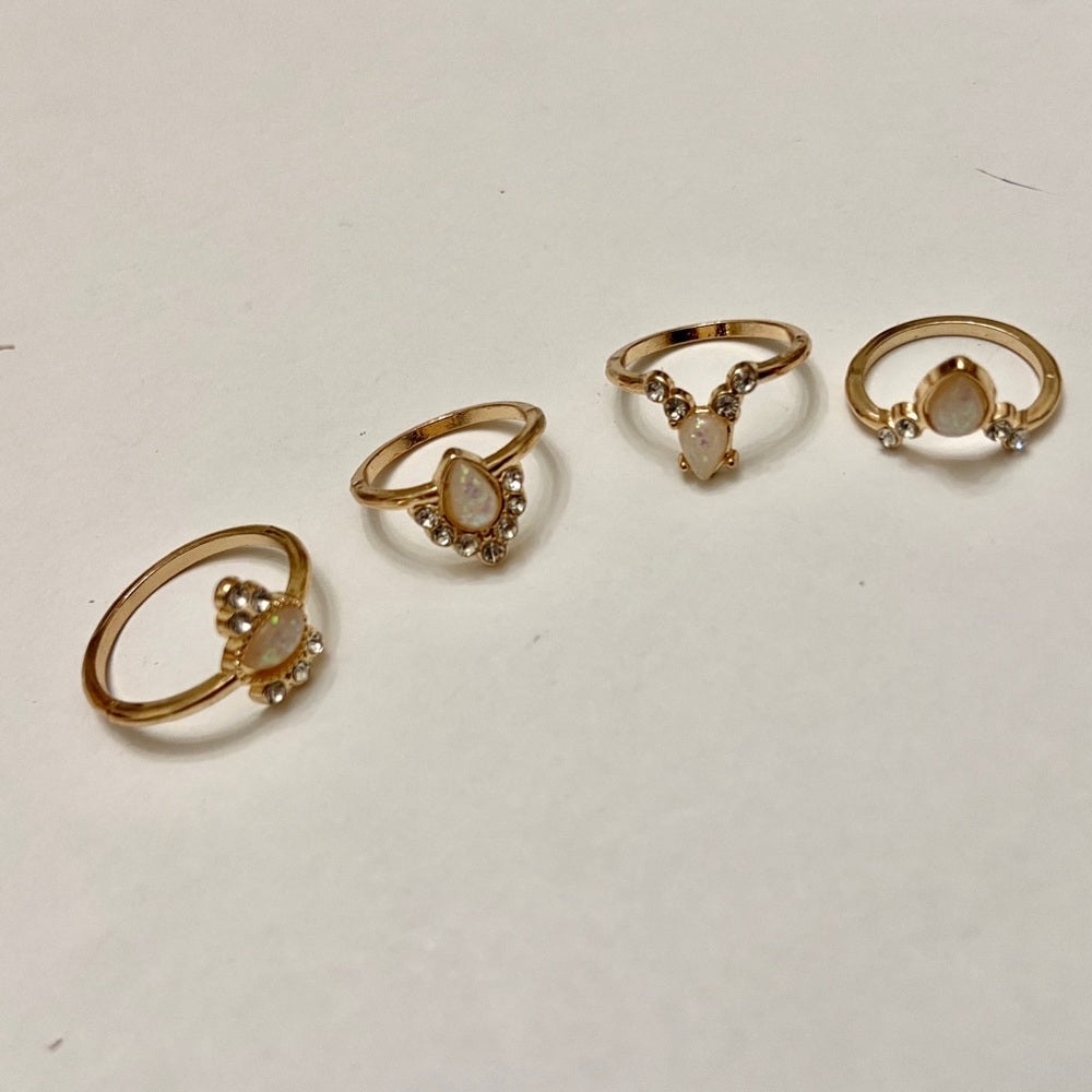 Vintage 4pc Gold Tiny Rings (C)