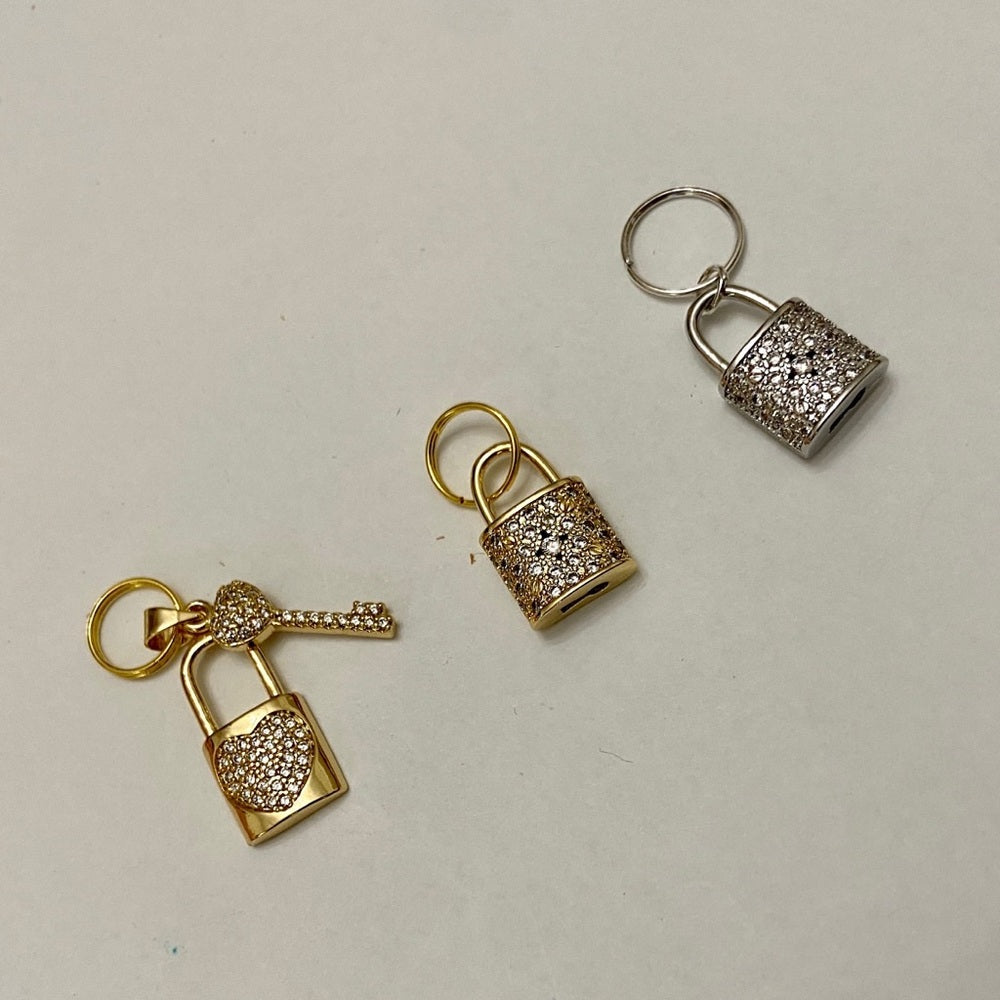 Elegant Gold Tone Elegant Padlock Charm with Key Chain Necklace