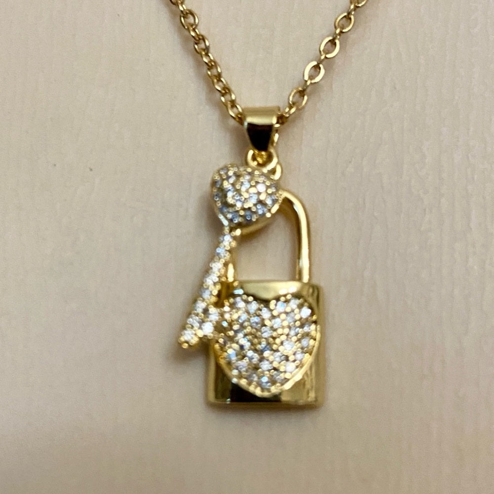 Elegant Gold Tone Elegant Padlock Charm with Key Chain Necklace
