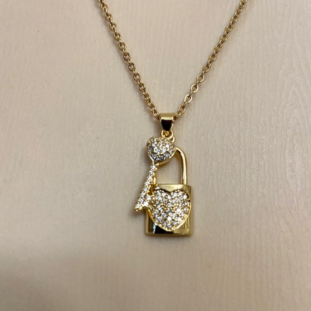 Elegant Gold Tone Elegant Padlock Charm with Key Chain Necklace