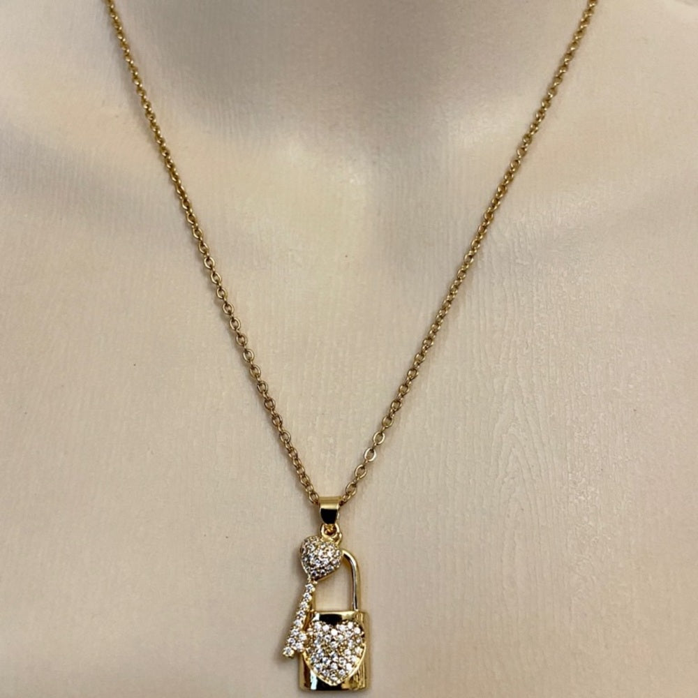 Elegant Gold Tone Elegant Padlock Charm with Key Chain Necklace