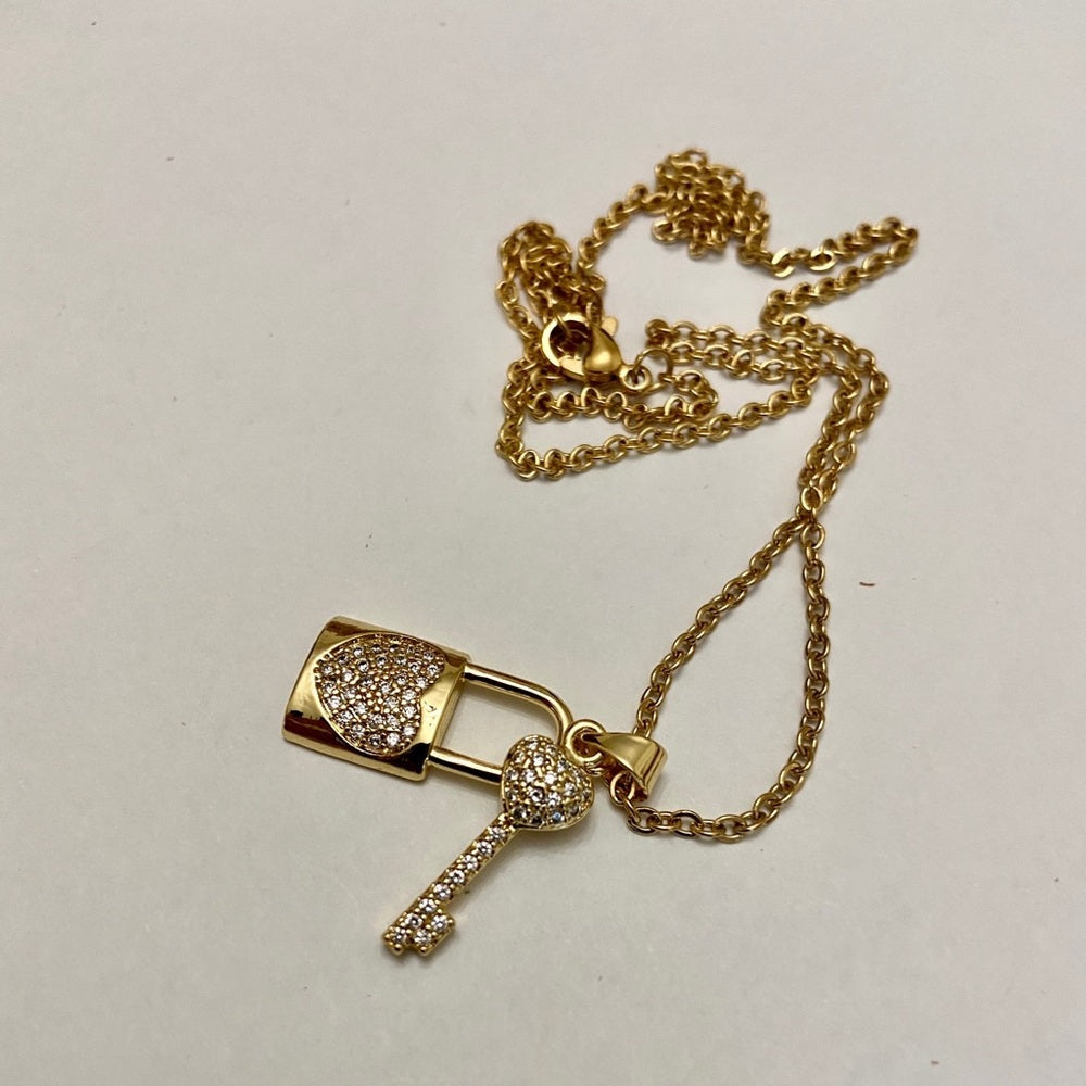 Elegant Gold Tone Elegant Padlock Charm with Key Chain Necklace