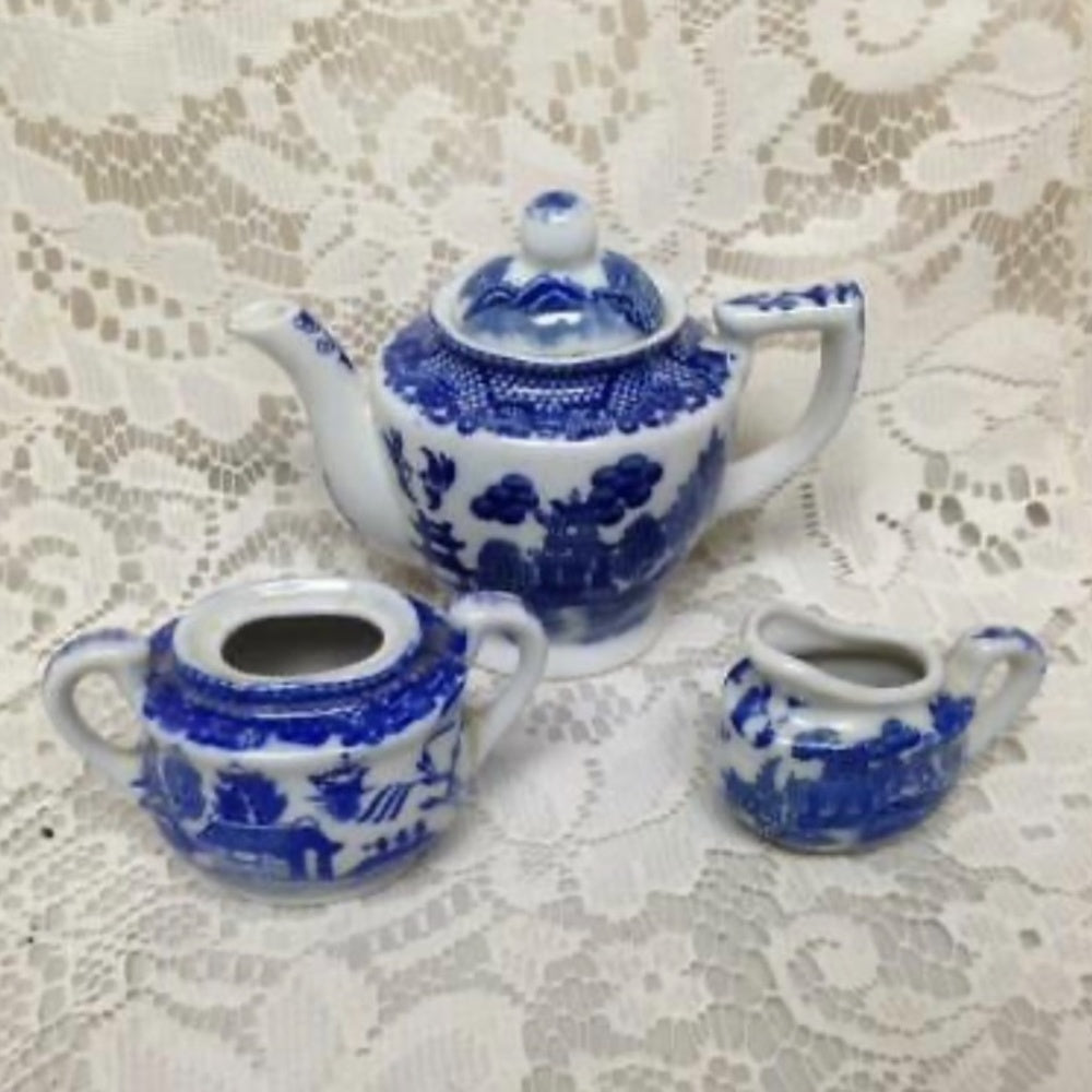 Vintage, Japan, Blue Willow, 17pc Child’s Tea Set - Pink Wicker Picnic Basket