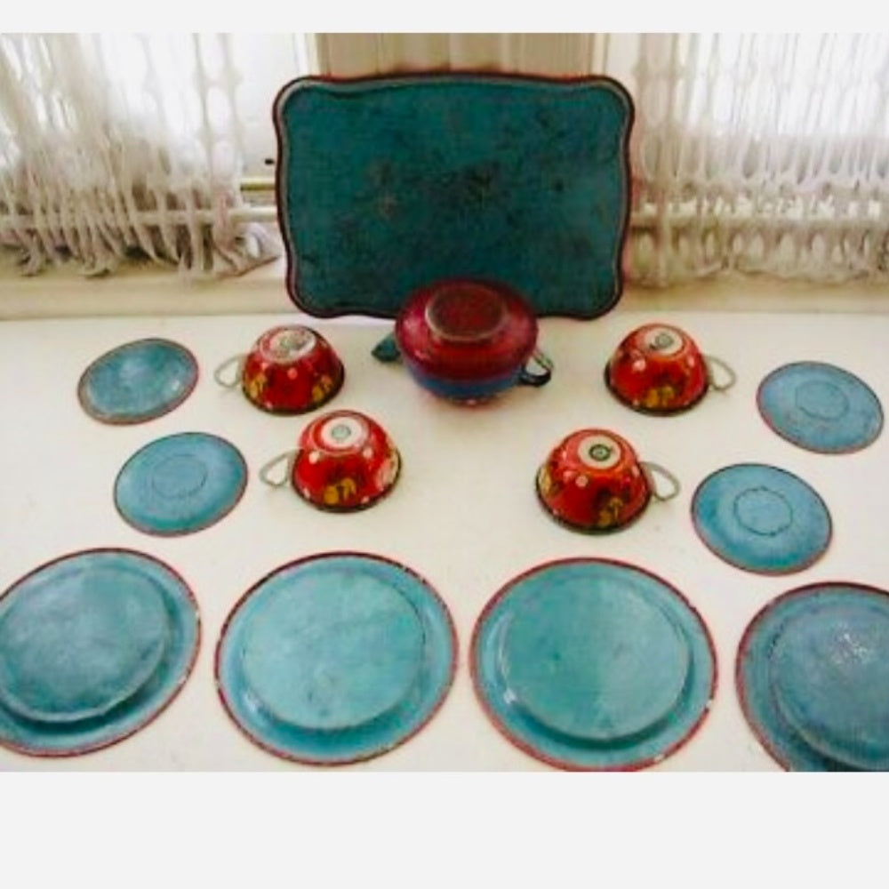 1940-50s Ohio Art #150, Dutch Winter, 15-pc Child’s Tin Tea Set