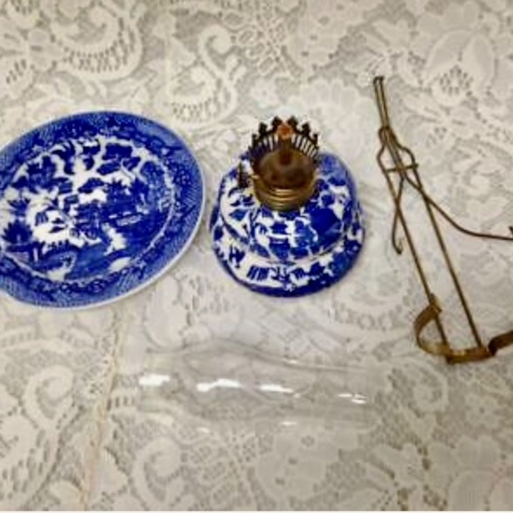 Vintage, Rare, Beautiful 4-pc Blue Willow Oil Lamp with Reflector 9.5in x 6in