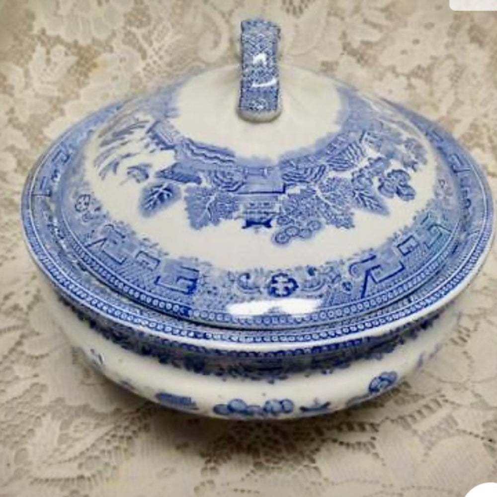 Vintage, Ruth Ann Ironstone, 2pc Blue Willow, Large Soup Tureen 11in x 8in x 5in