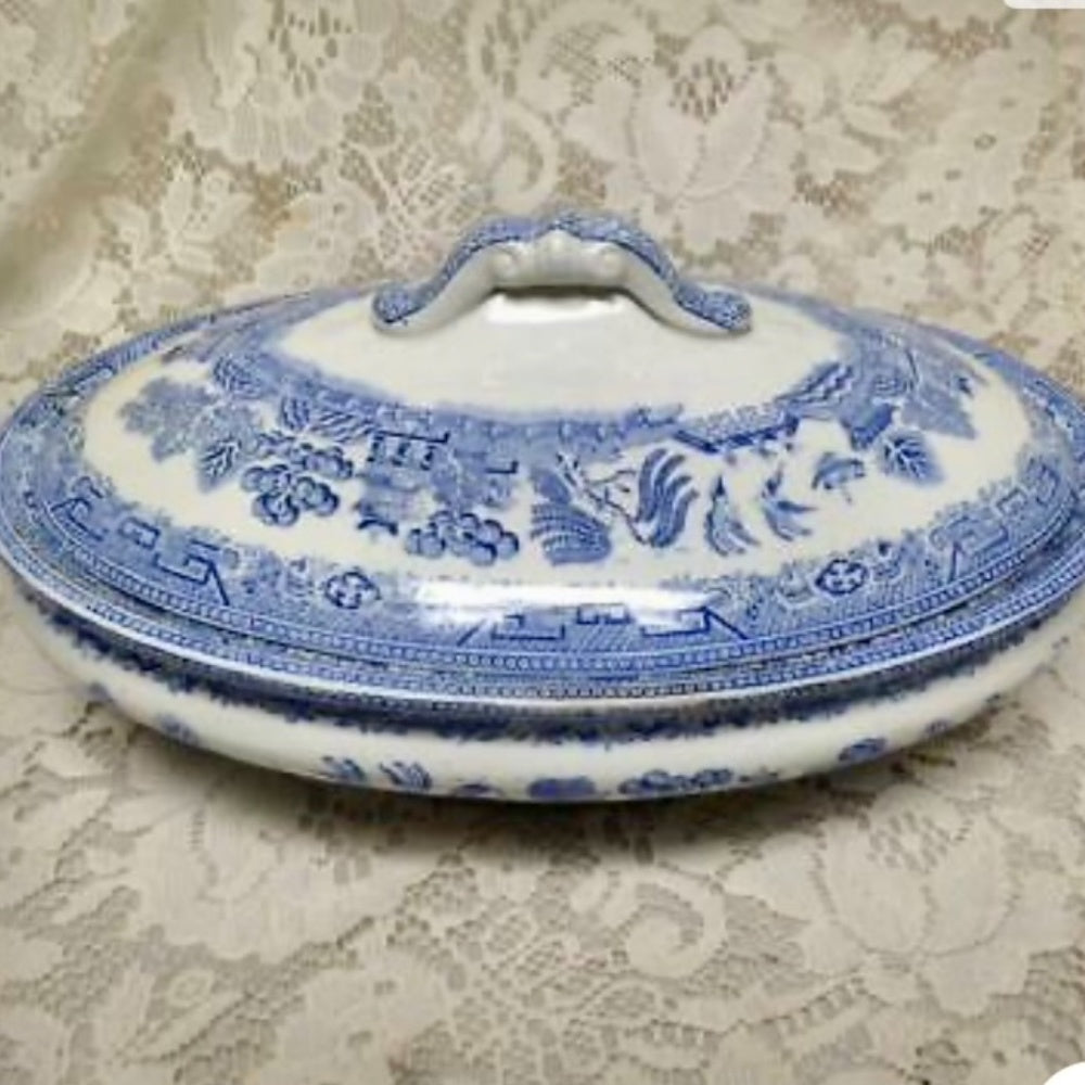 Vintage, Ruth Ann Ironstone, 2pc Blue Willow, Large Soup Tureen 11in x 8in x 5in