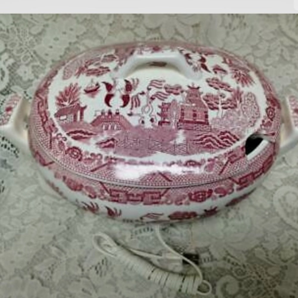 Vintage, Rare, Red Willow 2pc 12in x 9in x 8in Soup Tureen