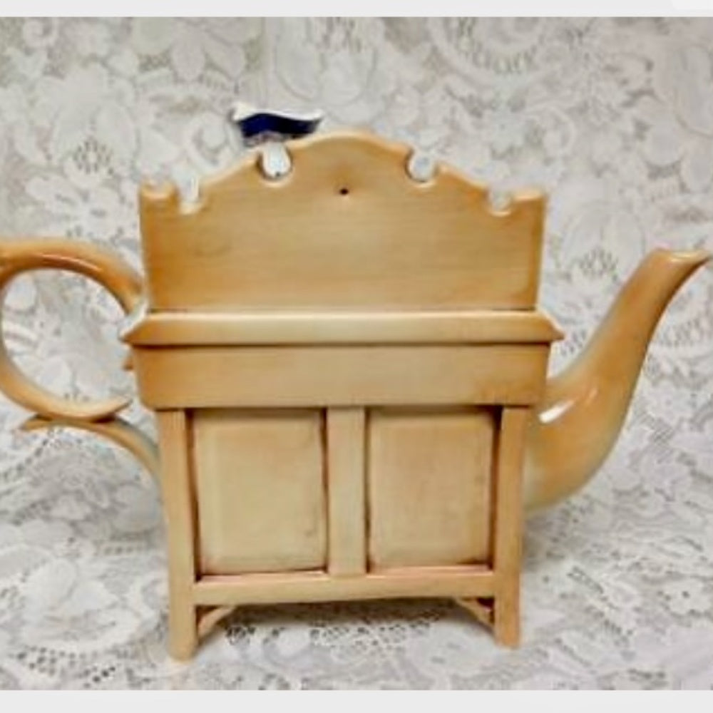 Royal Doulton, Cardew Design, Blue Willow XL Figural Teapot 11.5inx8.5inx5.5in
