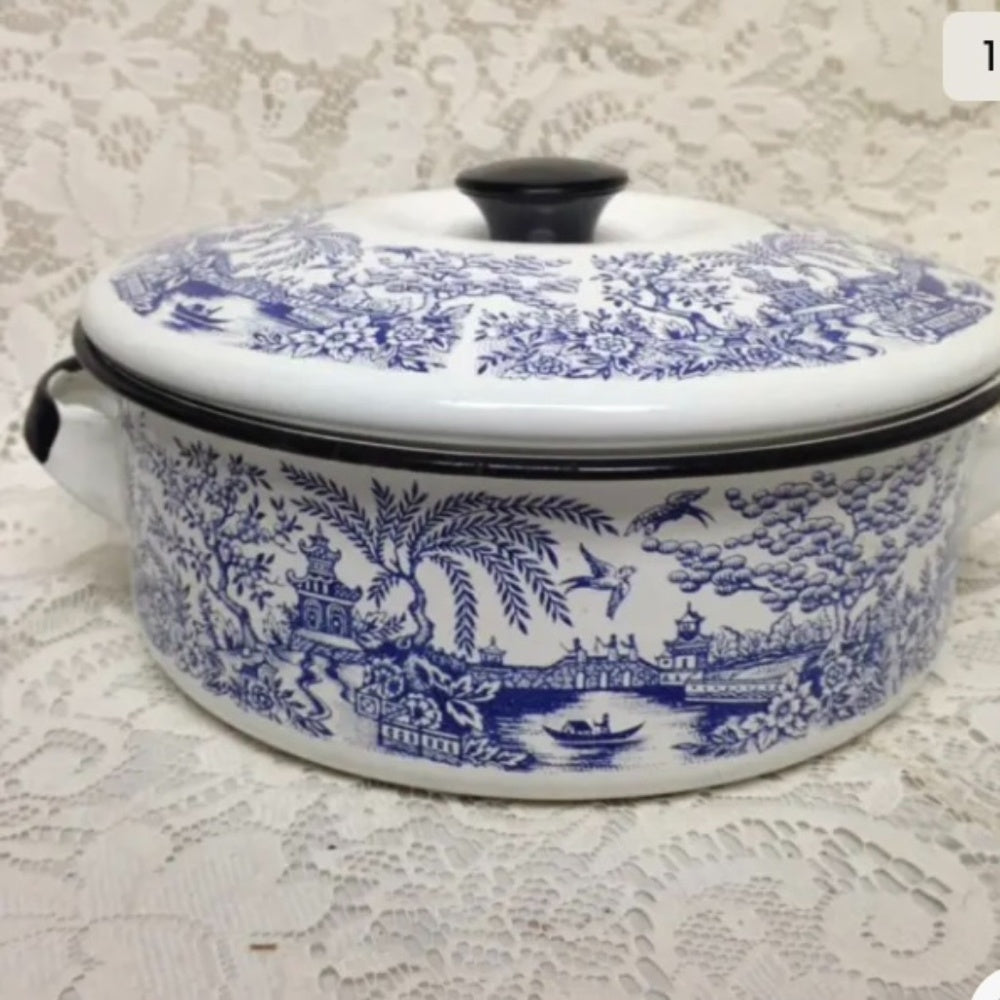Blue Willow, Enamelware Cookware Large Dutch Oven w/ Lid 11in W x 10in D x 5.5in