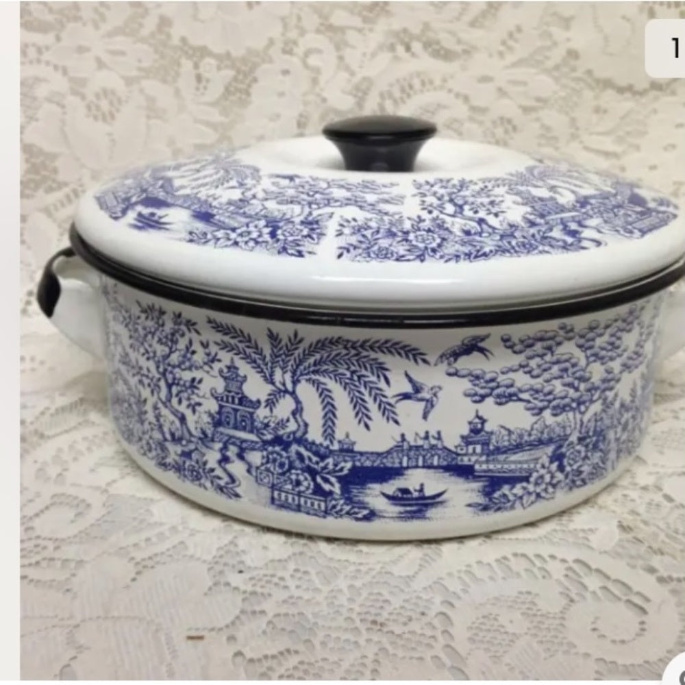 Blue Willow, Enamelware Cookware Large Dutch Oven w/ Lid 11in W x 10in D x 5.5in