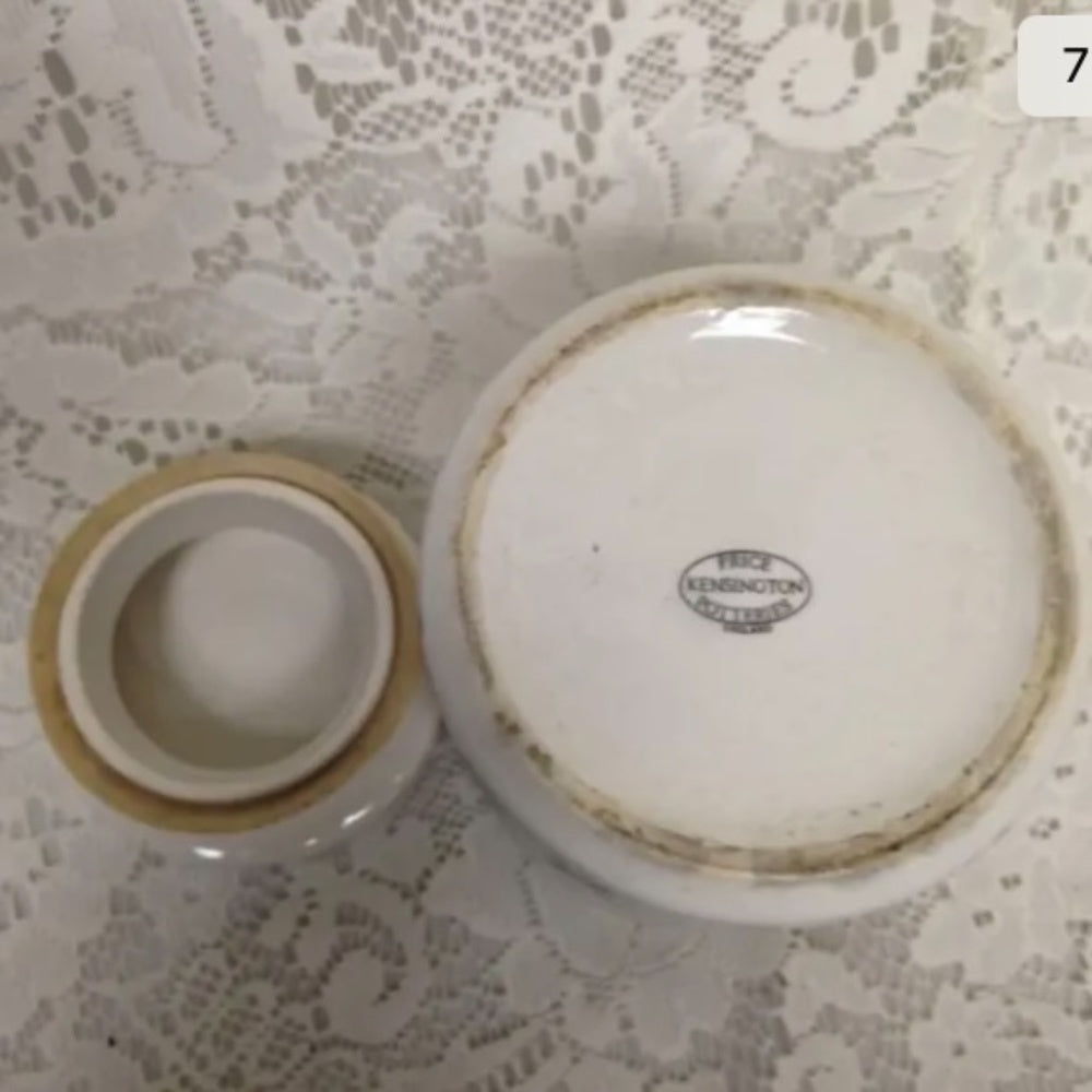 Vintage, Price Kensington England, Blue Willow Tea Canister w/ Lid -5in x 4in