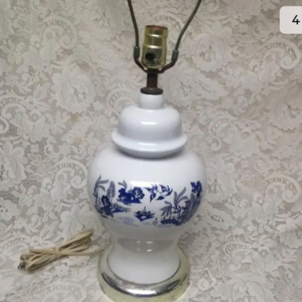 Vintage,Blue Willow Electric Table Lamp 25in H x -in W