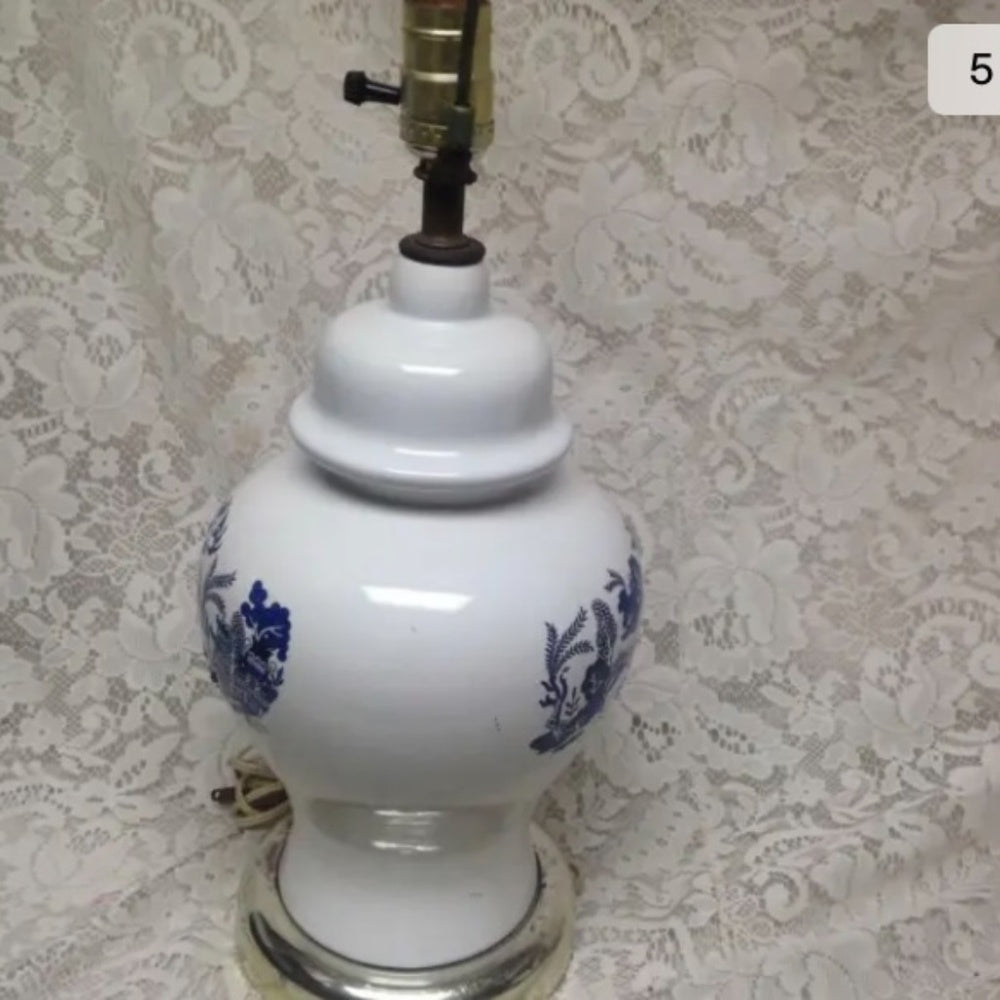 Vintage,Blue Willow Electric Table Lamp 25in H x -in W