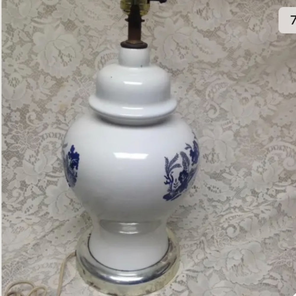 Vintage,Blue Willow Electric Table Lamp 25in H x -in W