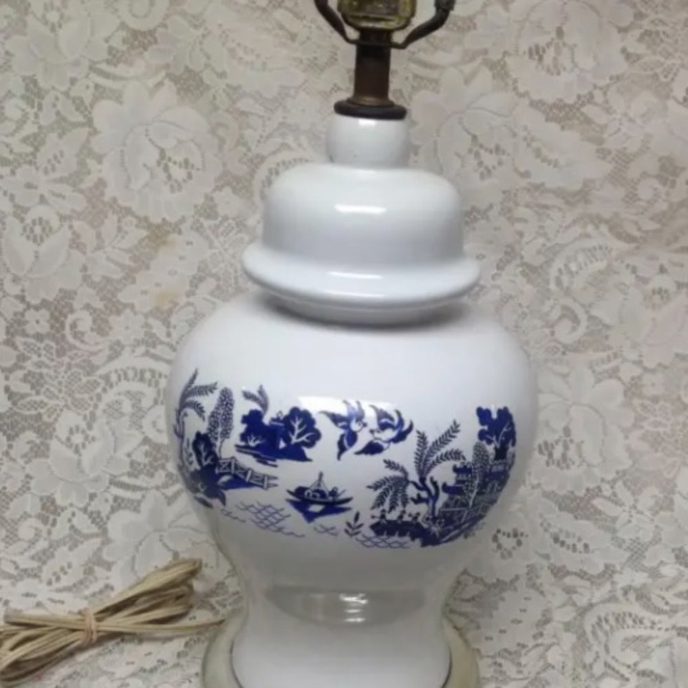 Vintage,Blue Willow Electric Table Lamp 25in H x -in W