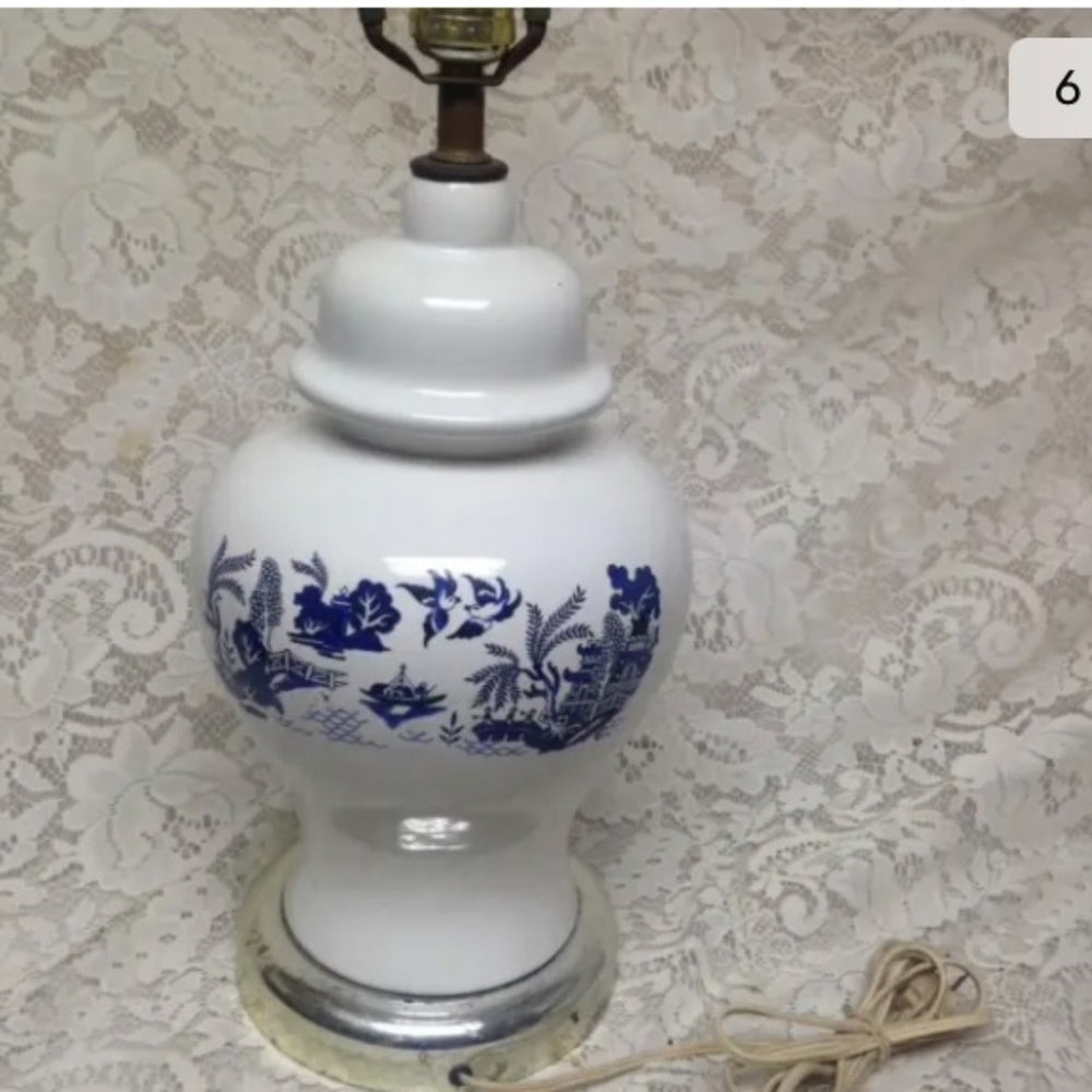 Vintage,Blue Willow Electric Table Lamp 25in H x -in W