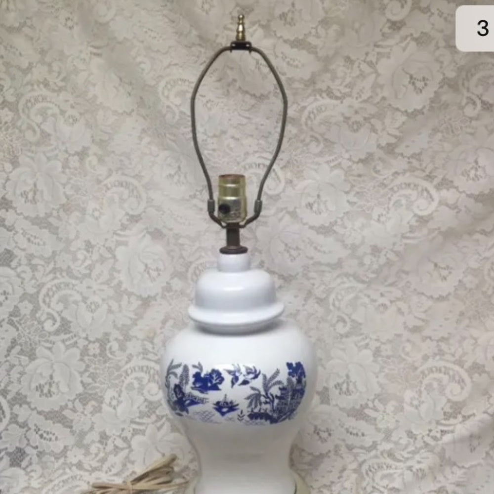 Vintage,Blue Willow Electric Table Lamp 25in H x -in W
