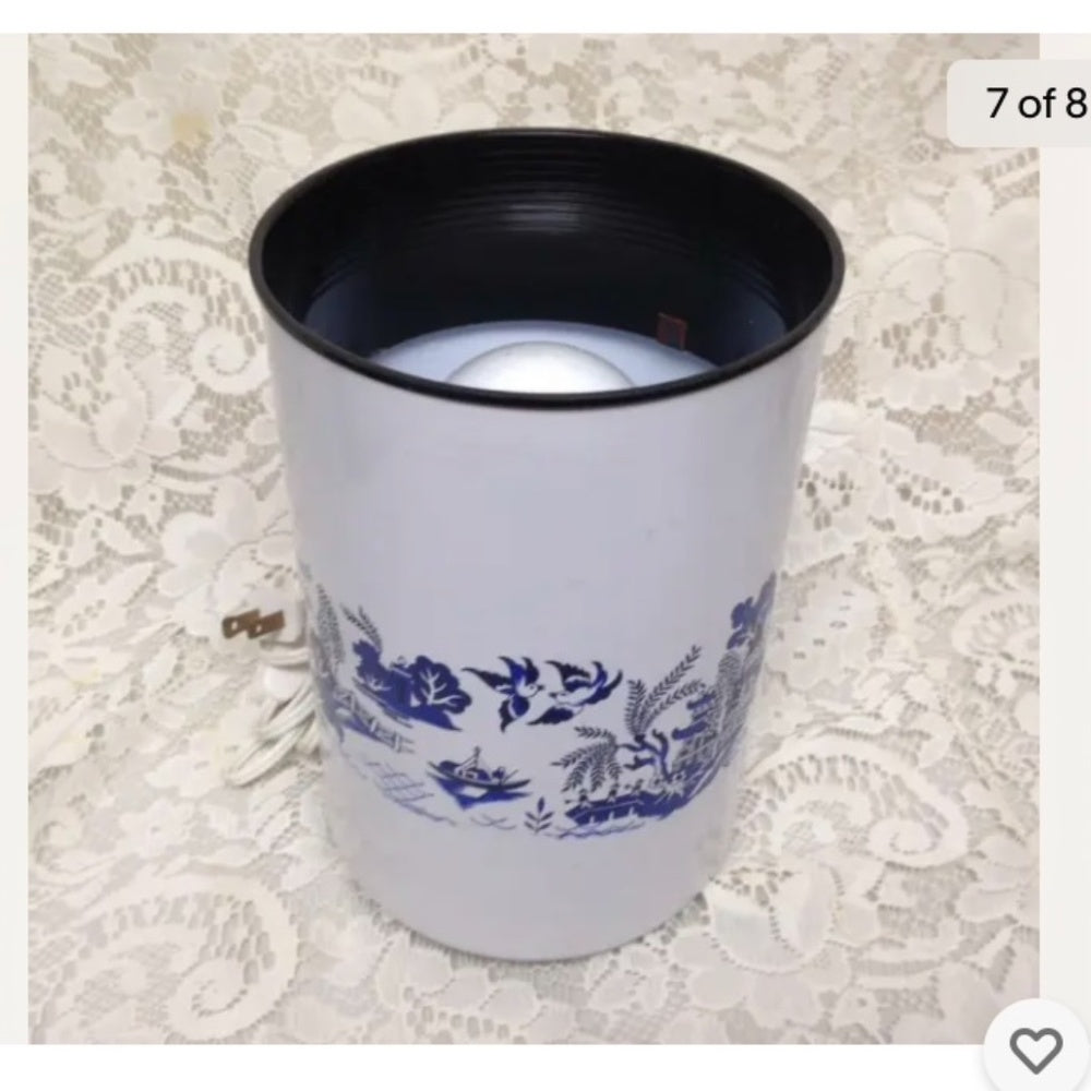 Beautiful, Japanese Style Cylindrical Blue Willow Electric Table lamp 8.5inx6in