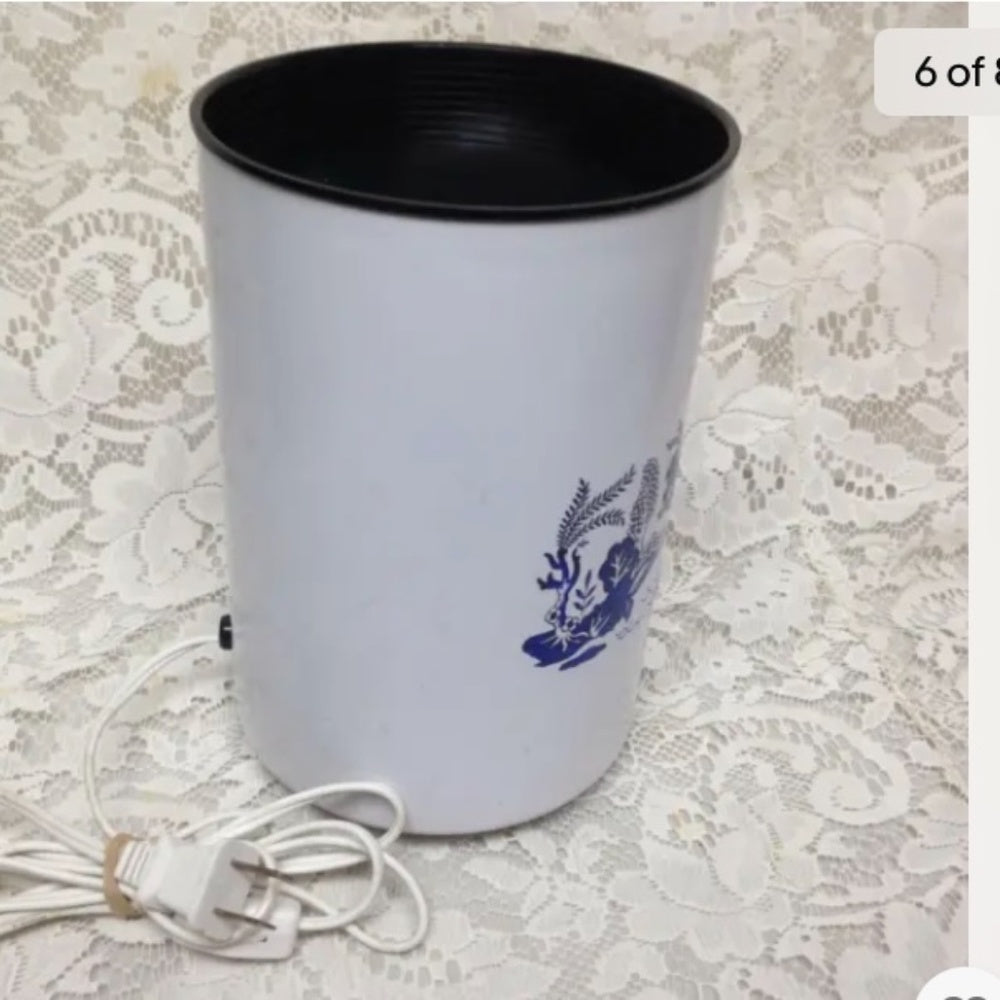 Beautiful, Japanese Style Cylindrical Blue Willow Electric Table lamp 8.5inx6in