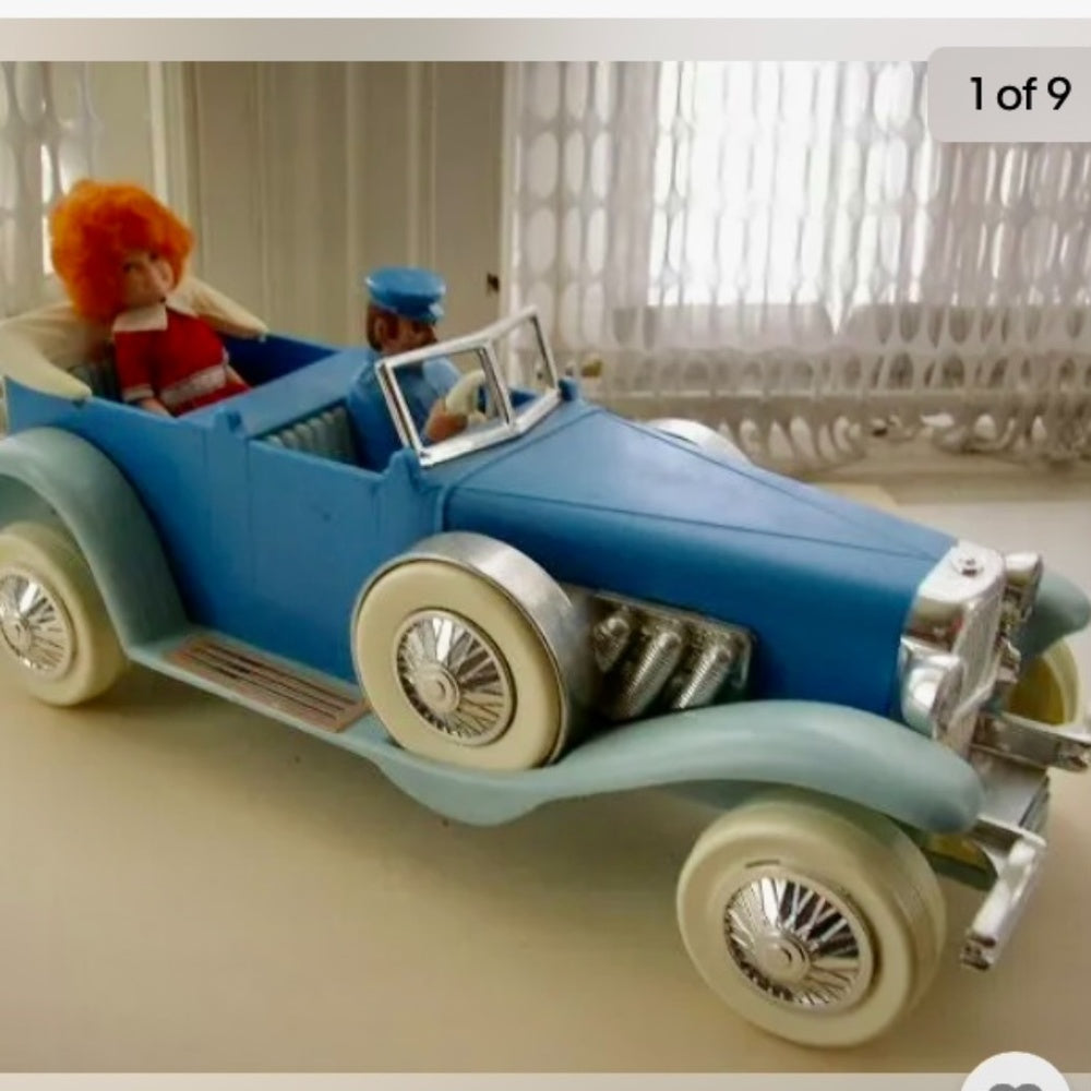 Vintage, Rare 1982 Knickerbocker Orphan Annie in Limousine