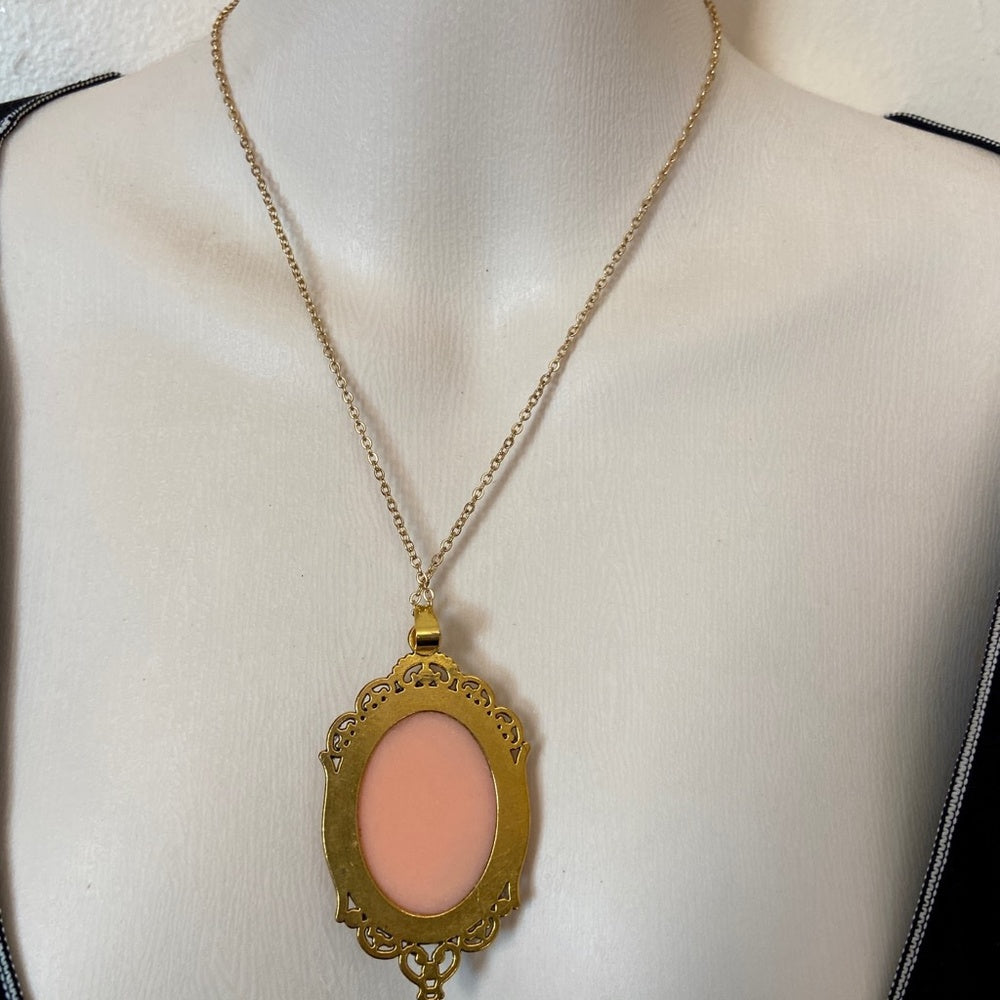 Vintage Pink Cameo of 3 Cherubs 18in Gold Plated Pendant Necklace