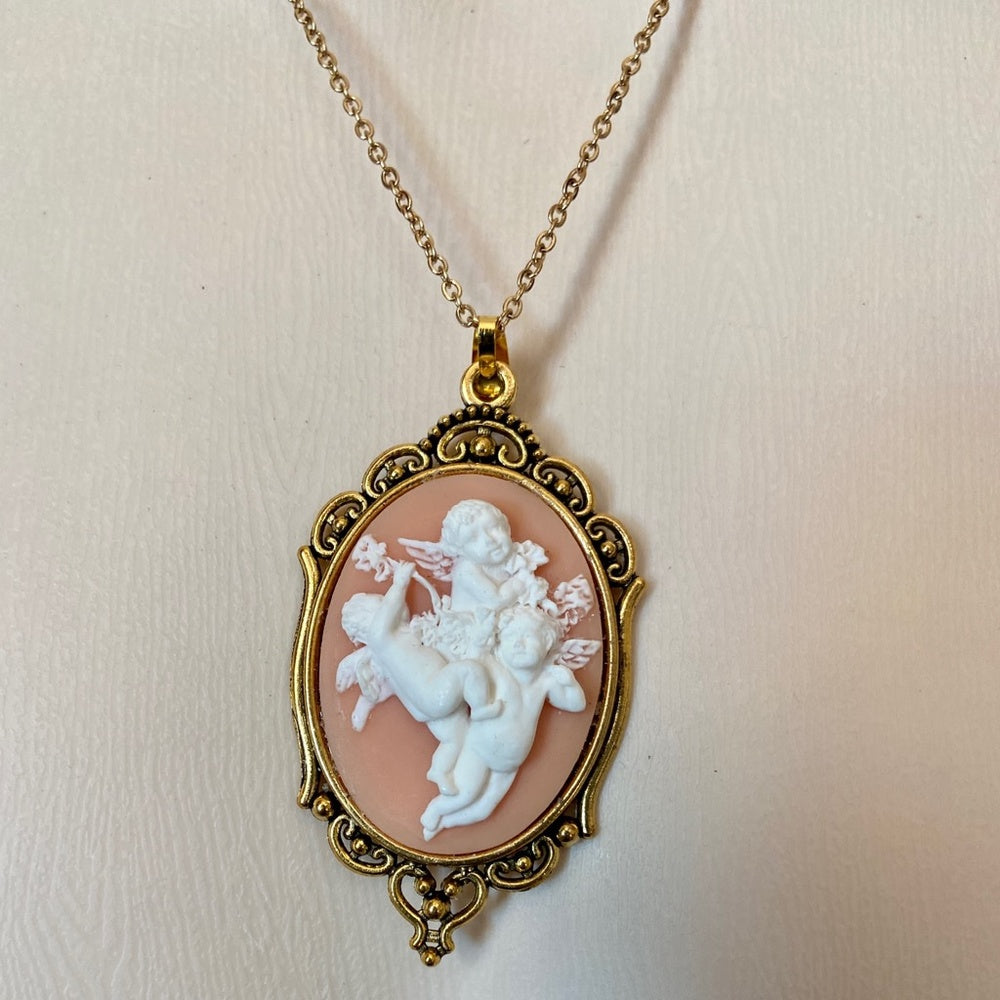 Vintage Pink Cameo of 3 Cherubs 18in Gold Plated Pendant Necklace