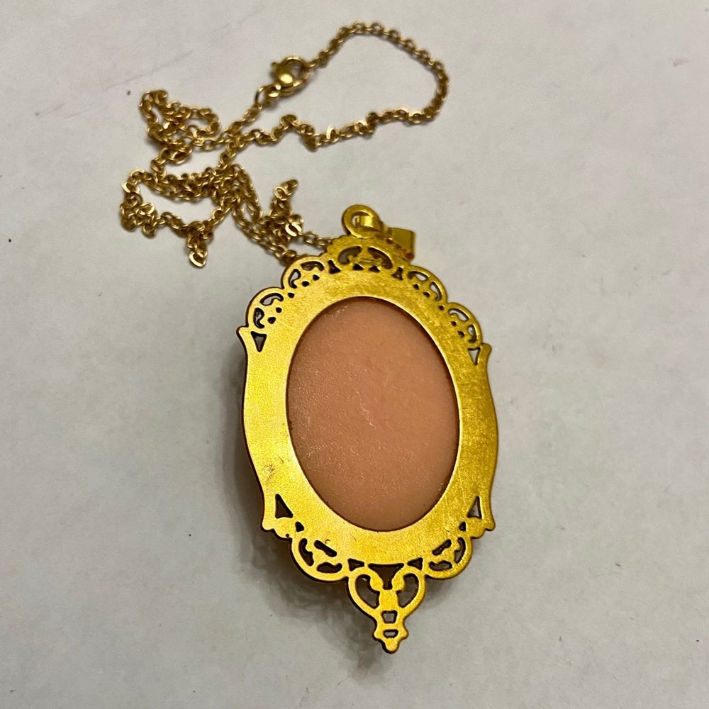 Vintage Pink Cameo of 3 Cherubs 18in Gold Plated Pendant Necklace