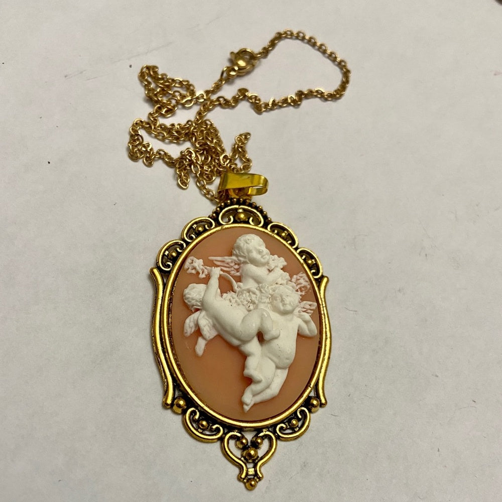Vintage Pink Cameo of 3 Cherubs 18in Gold Plated Pendant Necklace
