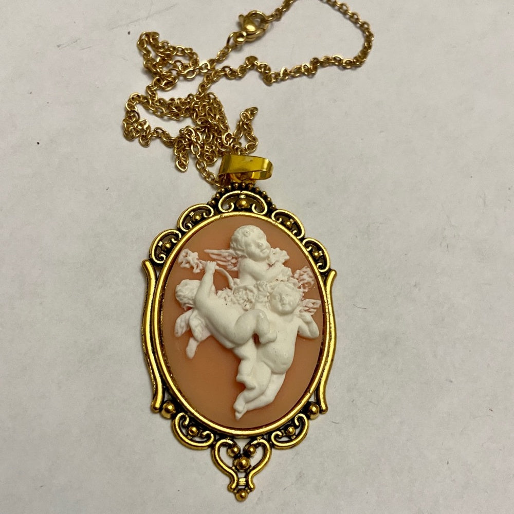 Vintage Pink Cameo of 3 Cherubs 18in Gold Plated Pendant Necklace