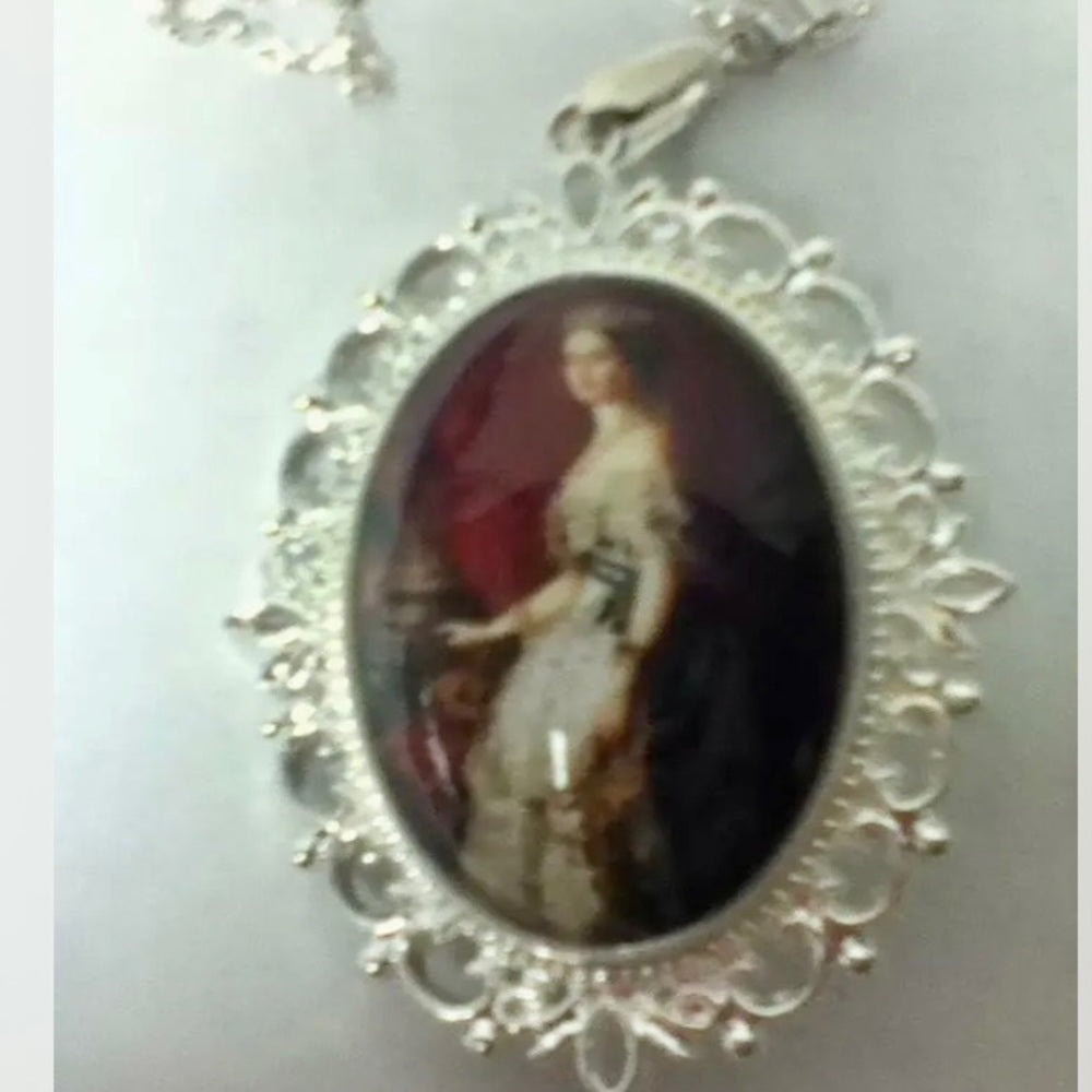 Glass Cabochon Cameo of a Queen, Brooch-Pendant with 925 Chain Necklace
