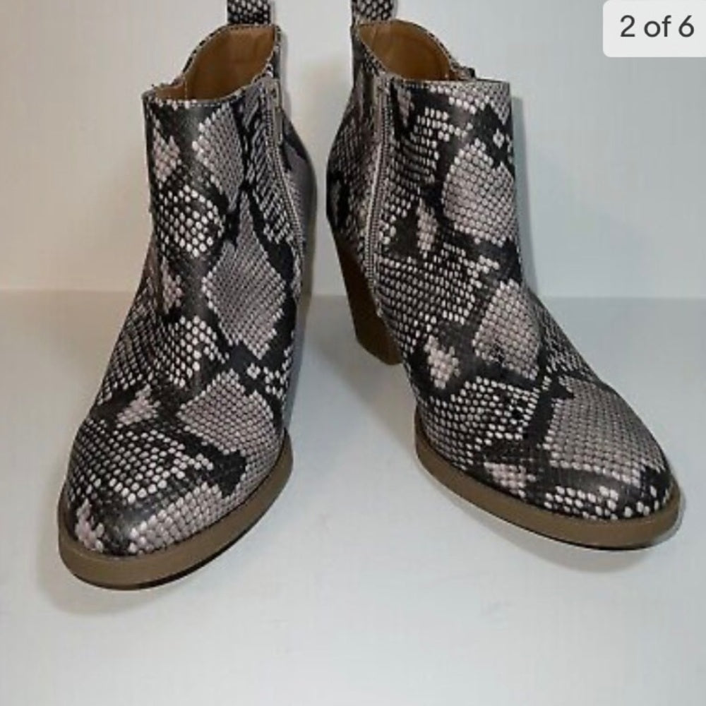 Universal Thread Faux Leather Snakeskin Zip Boots Gray and Black Size 8