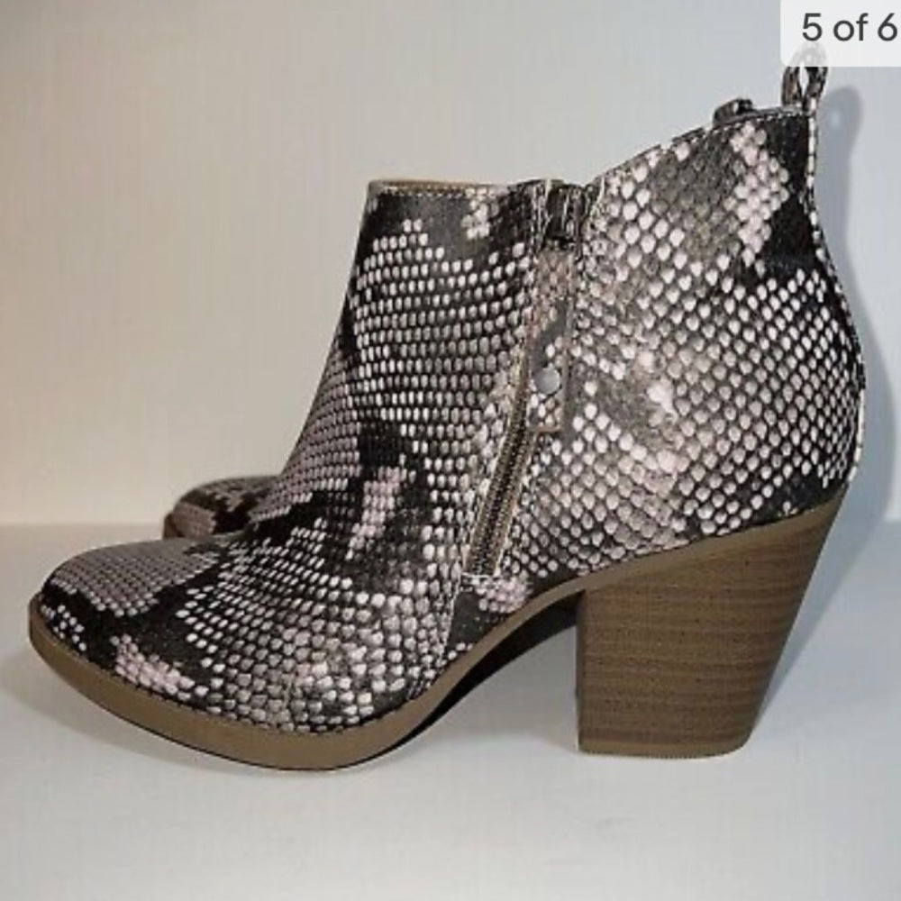 Universal Thread Faux Leather Snakeskin Zip Boots Gray and Black Size 8