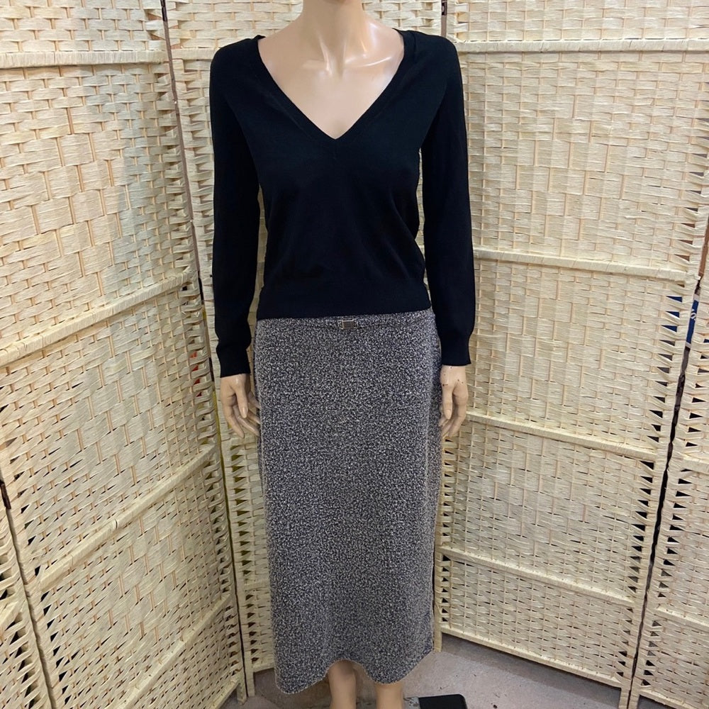 Kathie Lee Collection Gray Fuzzy Skirt with Slit. Size M