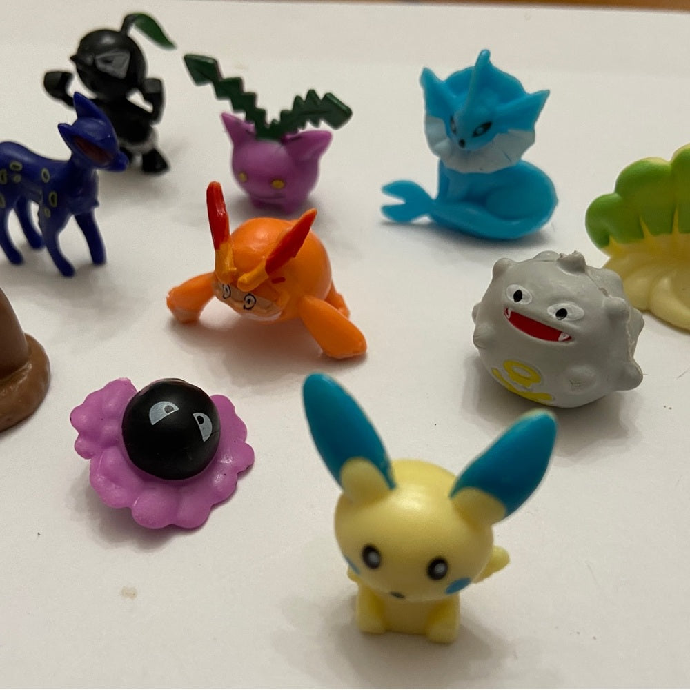 Lot of 10 Pokemon Figures # 1