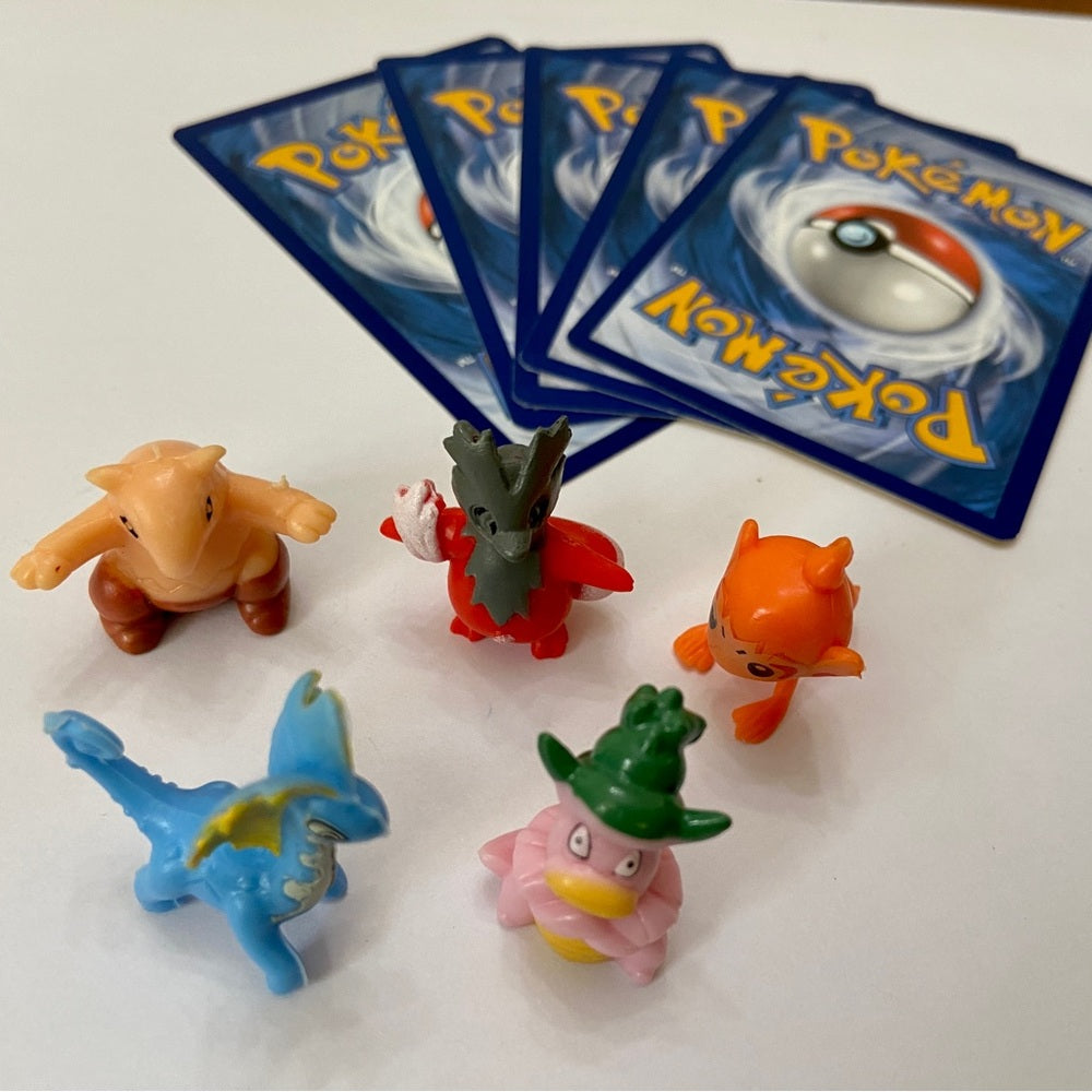 Lot 19- 5 Pokemon Cards and 5 Pokémon Figures