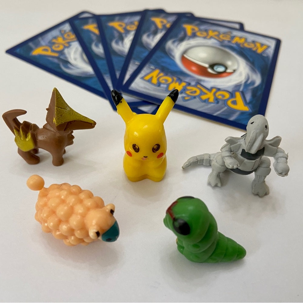 Lot 22- 5 Pokemon Cards and 5 Pokémon Figures