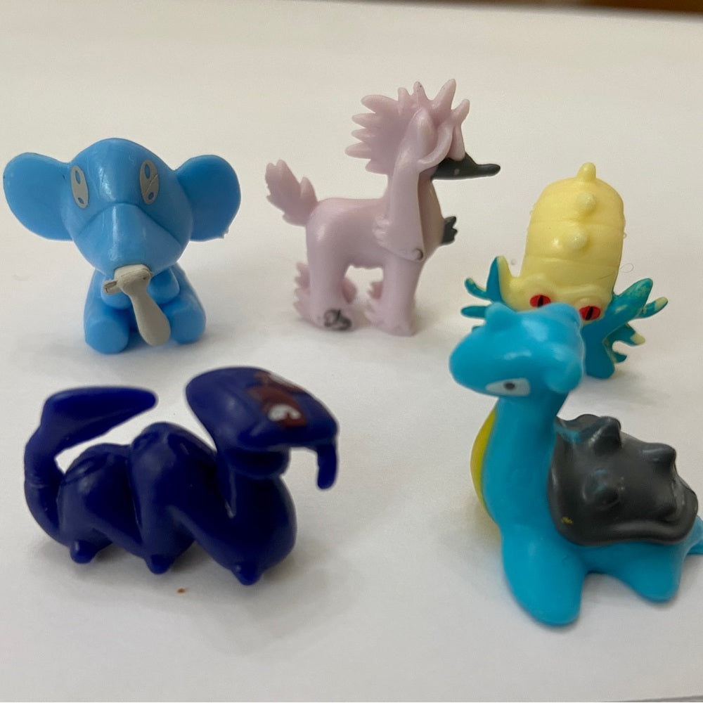 Lot 26- 5 Pokemon Cards and 5 Pokémon Figures
