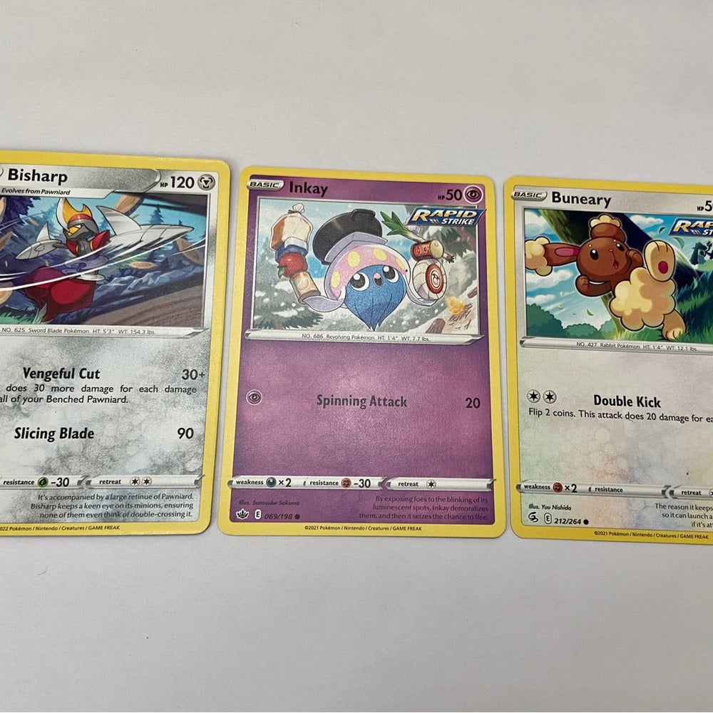 Lot 26- 5 Pokemon Cards and 5 Pokémon Figures