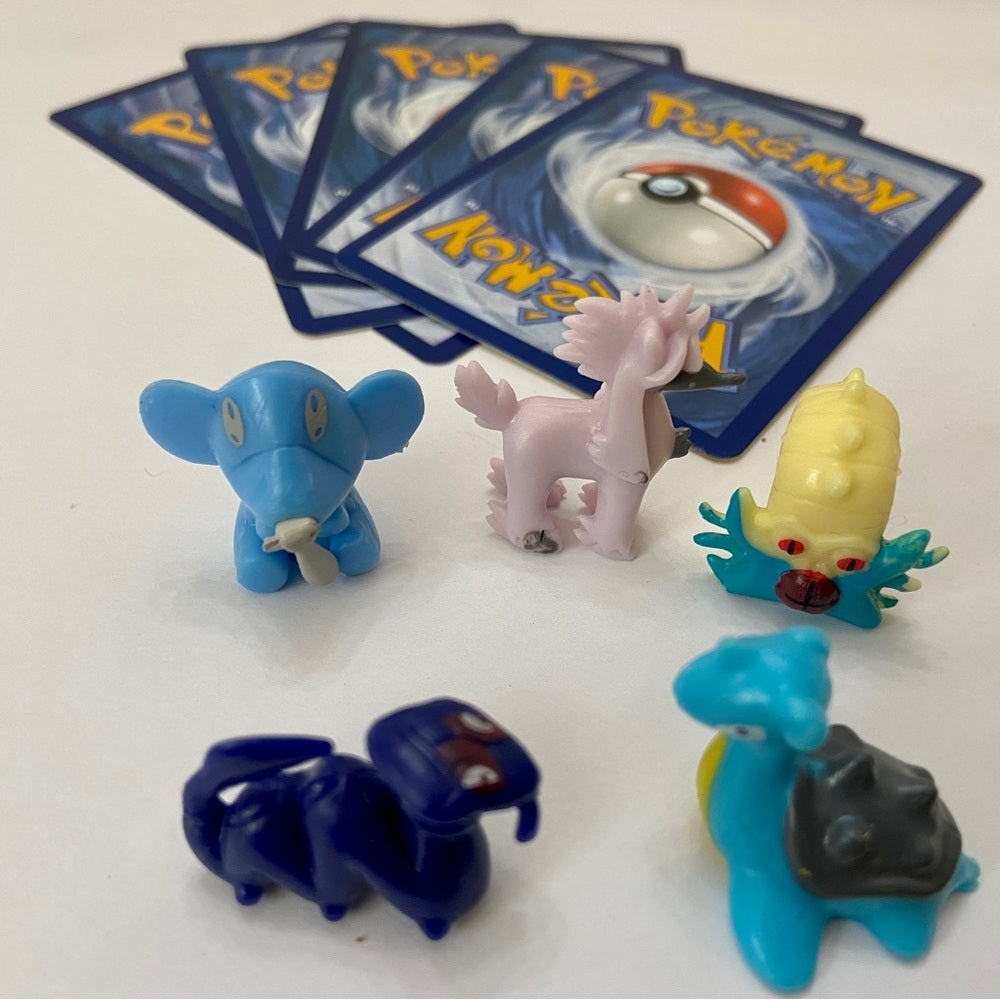 Lot 26- 5 Pokemon Cards and 5 Pokémon Figures