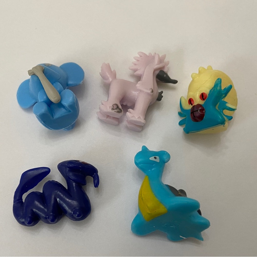 Lot 26- 5 Pokemon Cards and 5 Pokémon Figures