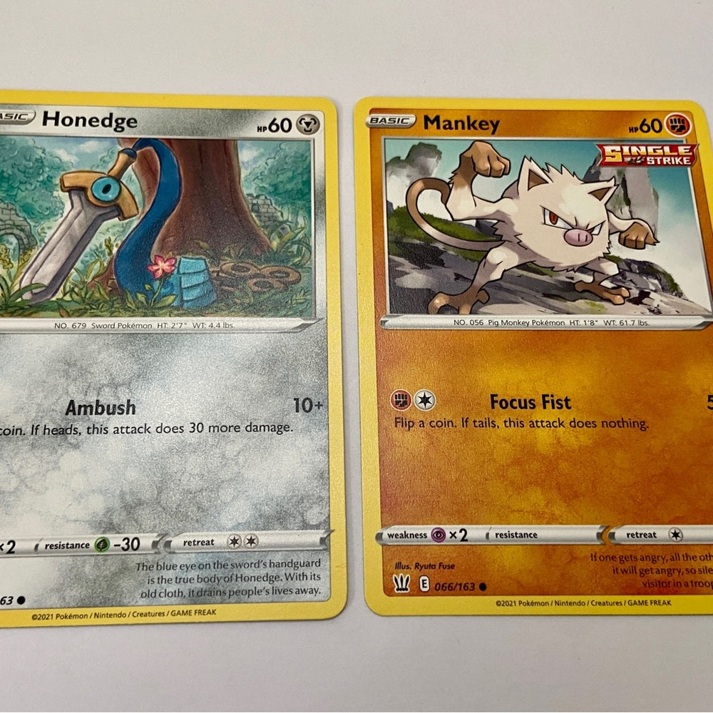 Lot 26- 5 Pokemon Cards and 5 Pokémon Figures