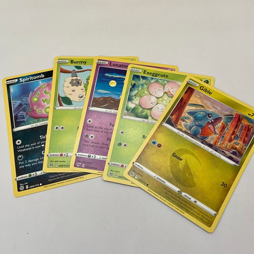 Lot 27- 5 Pokemon Cards and 5 Pokémon Figures