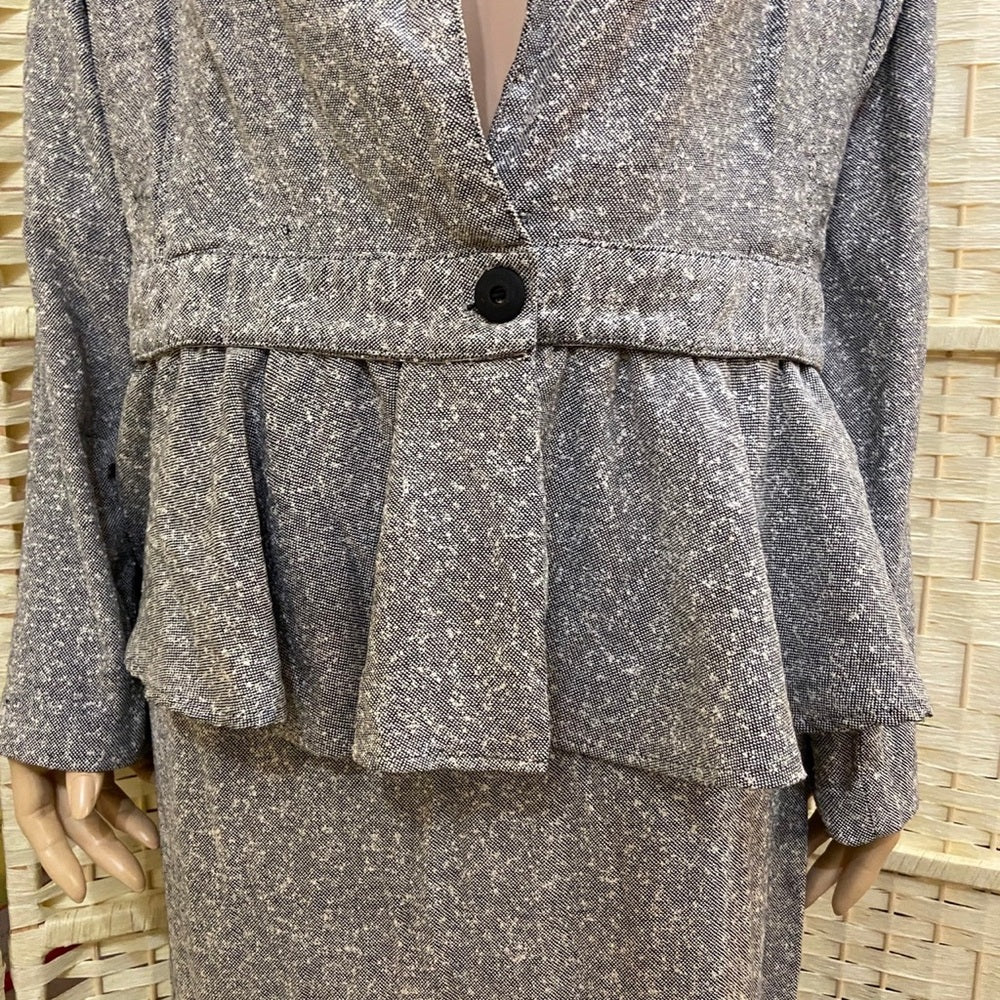 Vintage, Tapestry Gray Suit with Peplum Top Size-L