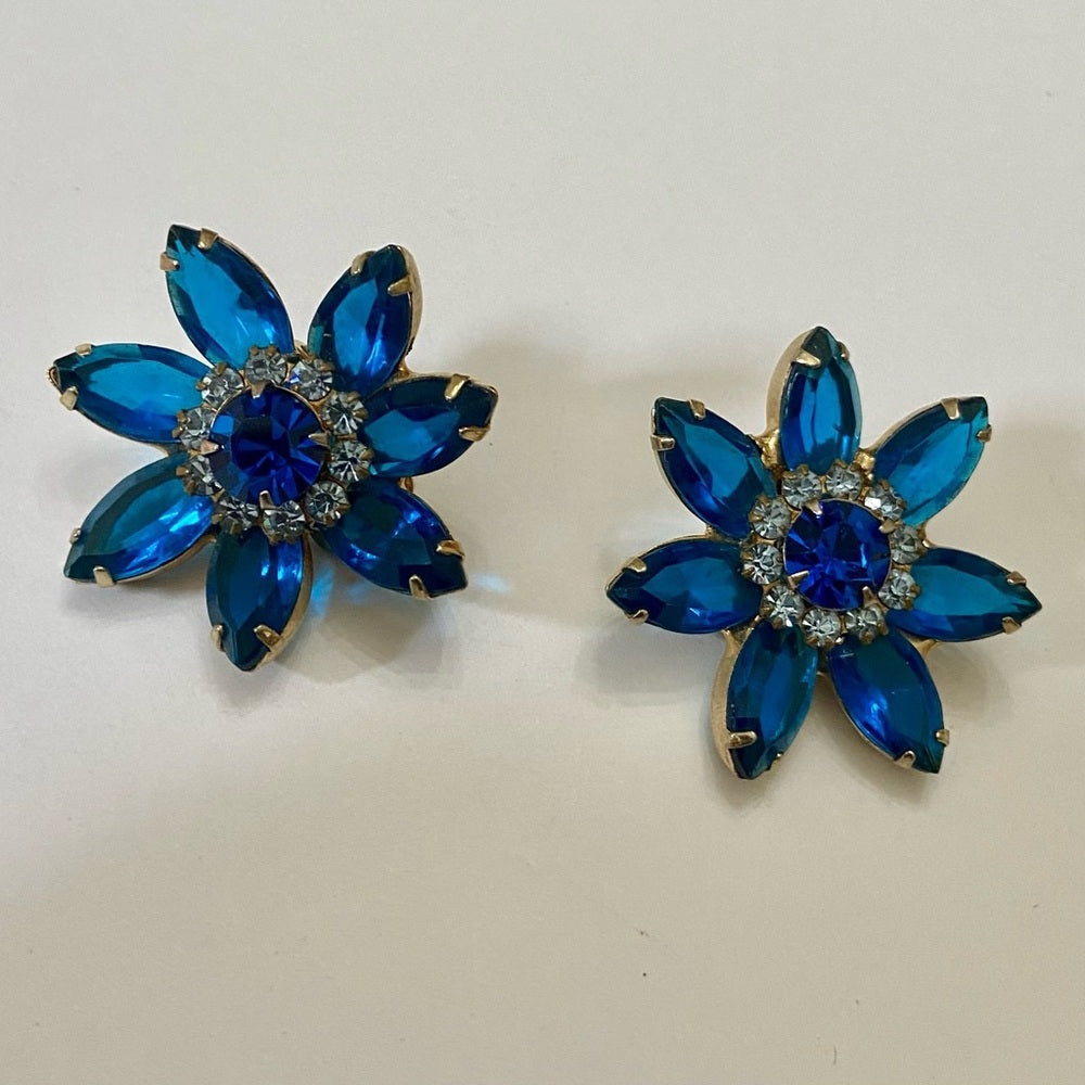 1950s Gorgeous Blue Floral, Gold Tone Clip Earrings